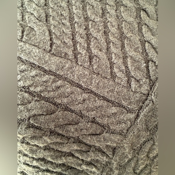 Evolution by Cyrus Aneesa Cable Knit Asymmetrical Hem Sweater - Picture 3 of 7